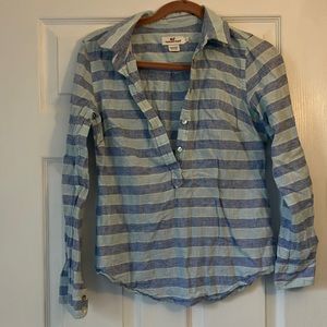 Gorgeous linen/cotton blend Vinyard Vines half button down. Like new.